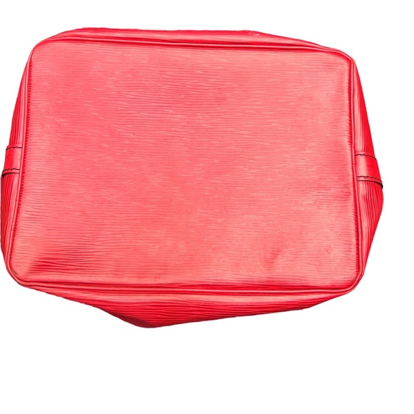 Louis Vuitton LV Paris Shoulder Bag
Petit Noe Red Epi made in France 🇫🇷 - Picture 10 of 16